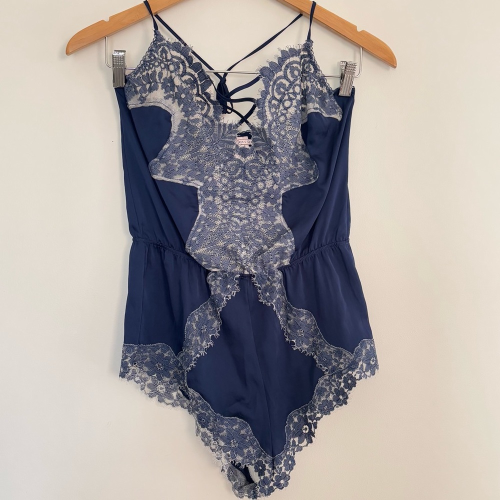 Victoria Secret Lace Loungerie Suit Romper Size Small Romantic NWOT *A73